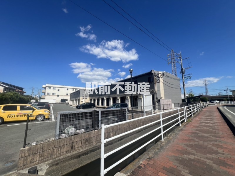 レオパレスかりゆし公の外観写真