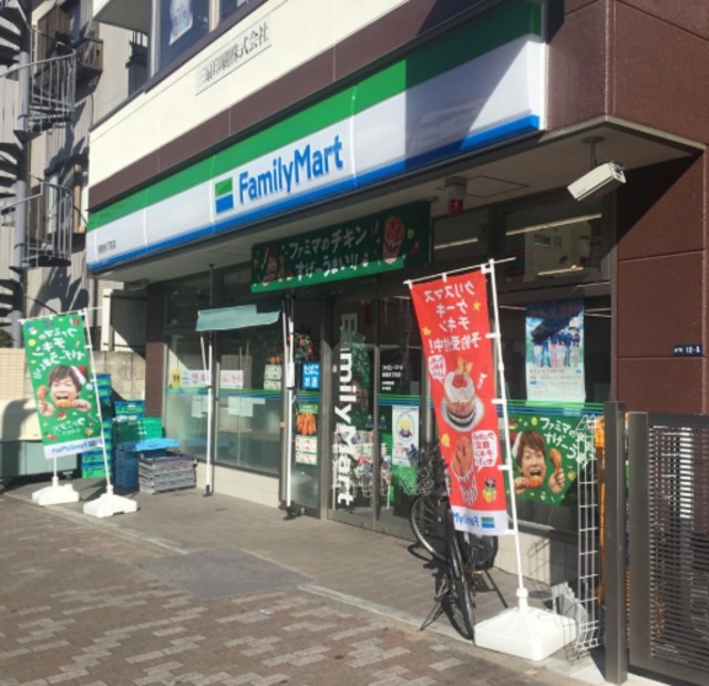 コンビニ　ファミリーマート新宿余丁町店（コンビニ）まで351m