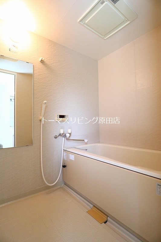 バス・シャワールーム　・同型参考写真