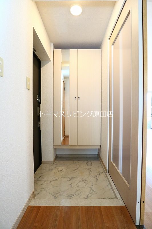 玄関　・同型参考写真