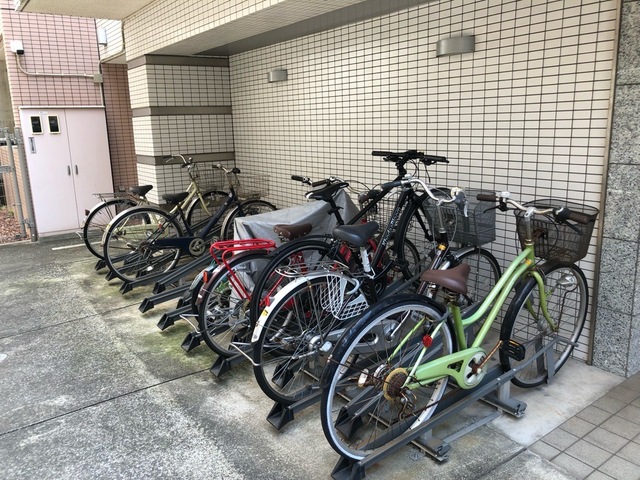 駐車場　駐輪場は屋根付きです