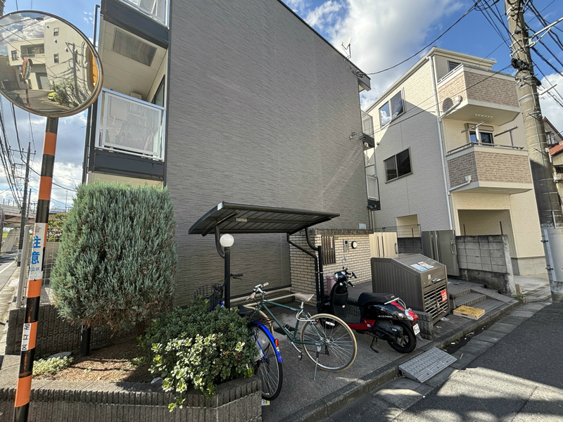 レオパレスSHISUI A棟の外観写真