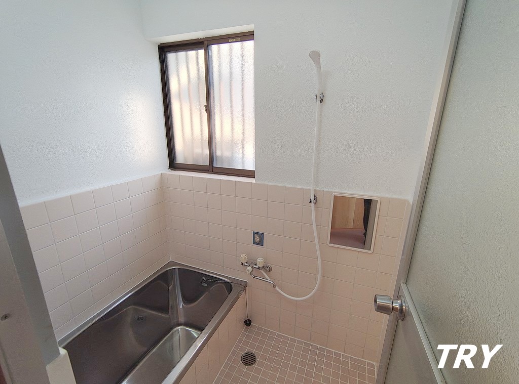 バス・シャワールーム　シャワー付き