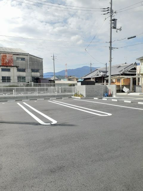 【橋本市高野口町大野のアパートの駐車場】