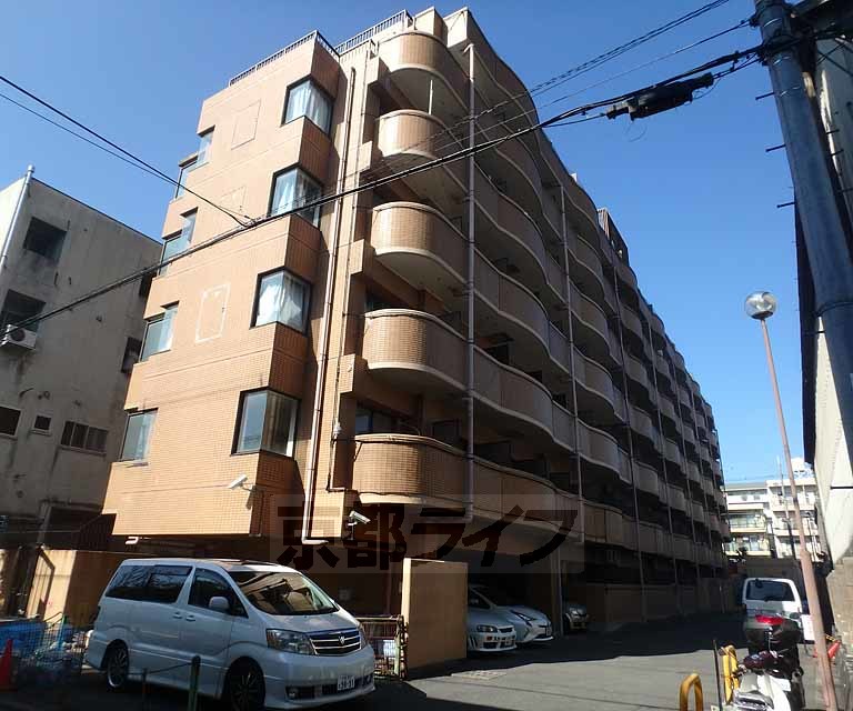 京都市下京区屋形町のマンションの建物外観