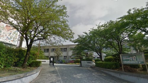 【エクシア久留米大学駅前の小学校】