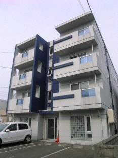 札幌市東区北八条東のマンションの建物外観