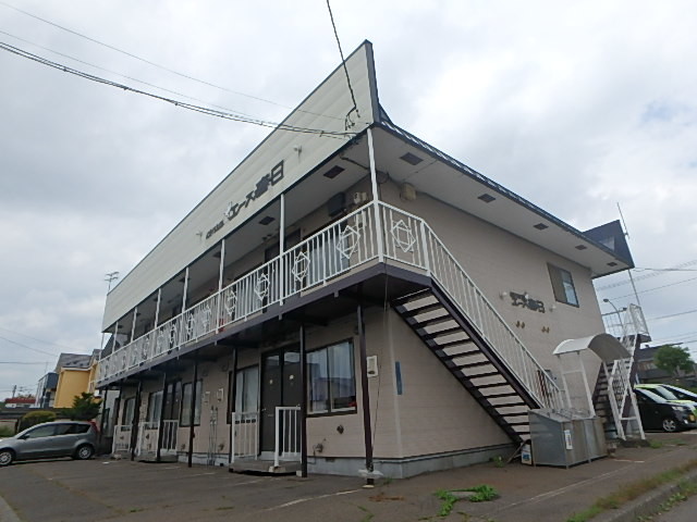 苫小牧市春日町のアパートの建物外観