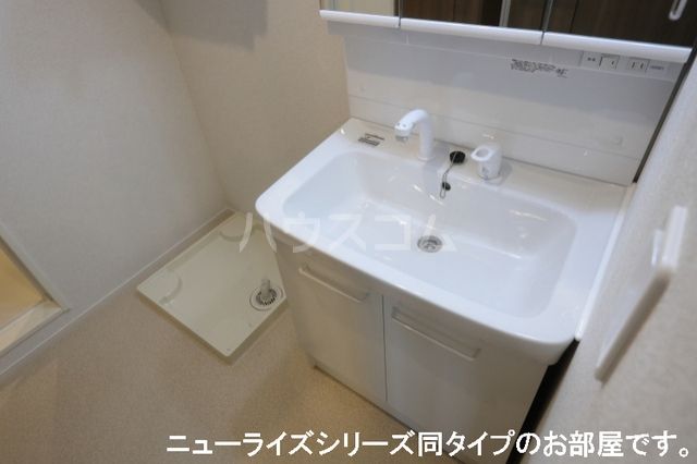 【知多市寺本台のアパートの洗面設備】