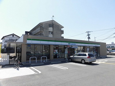 コンビニ　ファミリーマート高知大津バイパス店（コンビニ）まで493m