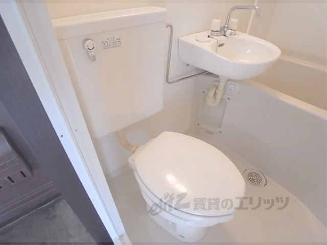 【京都市伏見区淀新町のマンションのトイレ】