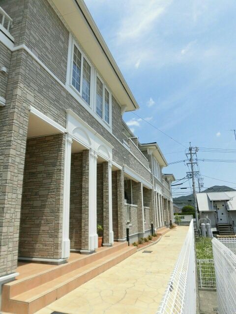 【豊橋市南牛川のアパートの建物外観】