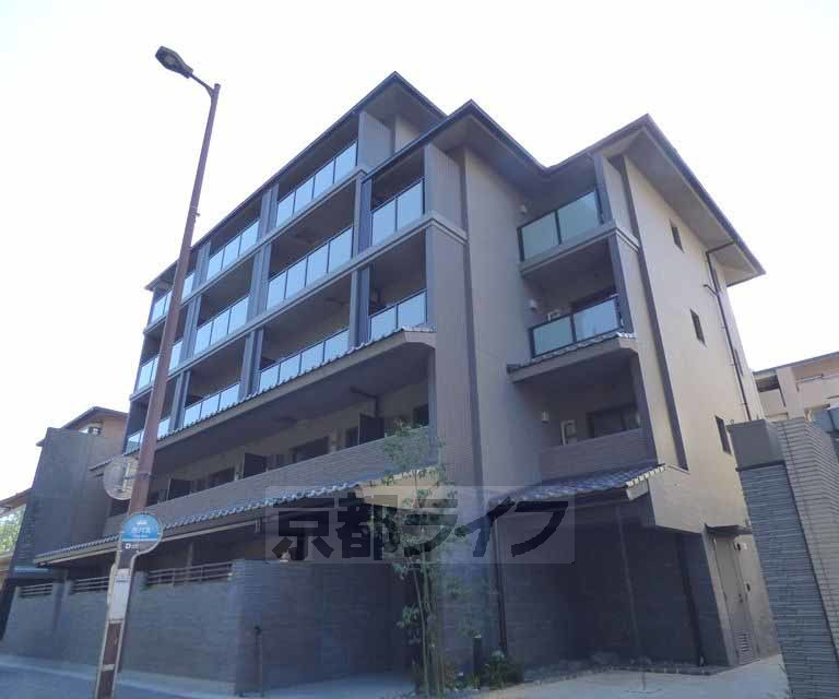 【京都市上京区梅屋町のマンションの建物外観】