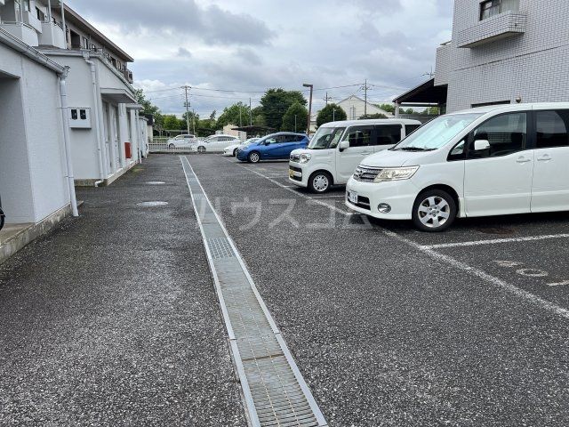 【ロイヤルステージ松代の駐車場】