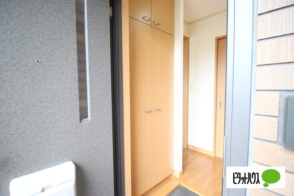 玄関　洋室５．５帖