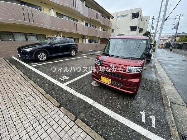 【ルミナスＮの駐車場】