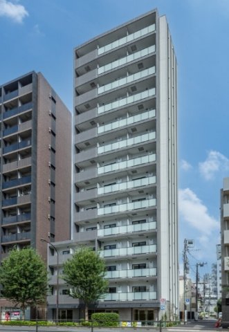 【新宿区北新宿のマンションの建物外観】