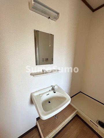 洗面設備　ゆったりとスペースのある洗面所