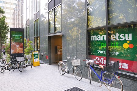 【新宿区西新宿のマンションのスーパー】