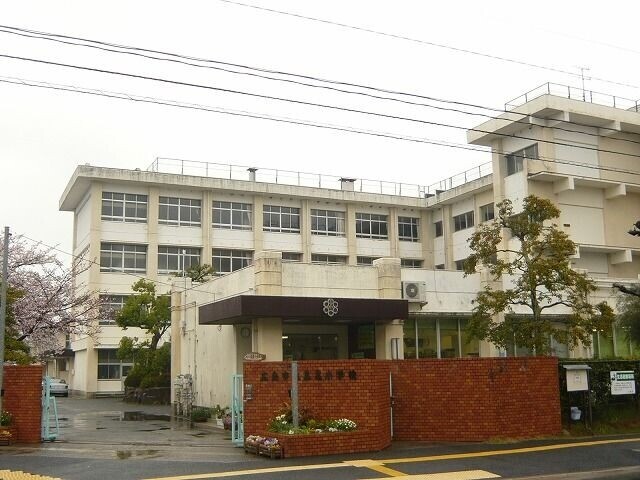 【広島市安佐北区落合のマンションの小学校】