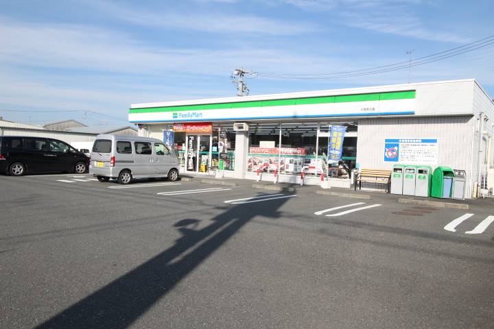 コンビニ　ファミリーマート（コンビニ）まで2117m