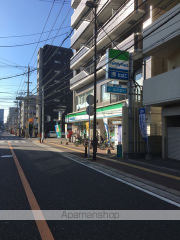 コンビニ　ファミリーマート（コンビニ）まで675m