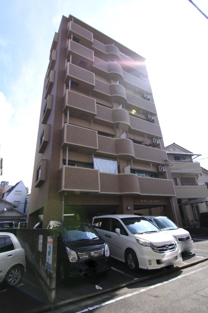 【松山市北立花町のマンションの建物外観】