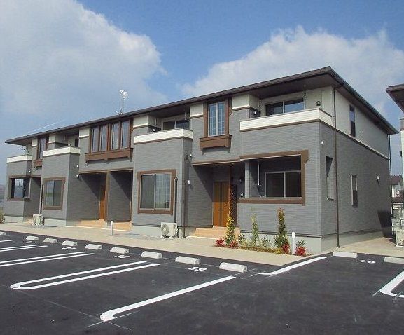 小城市牛津町乙柳のアパートの建物外観