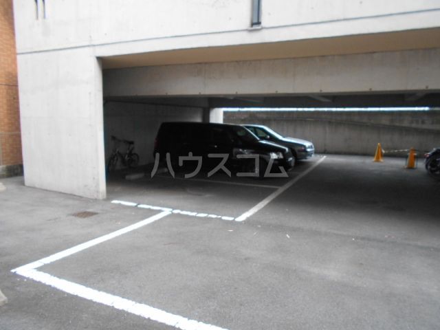 【名古屋市昭和区山手通のマンションの駐車場】