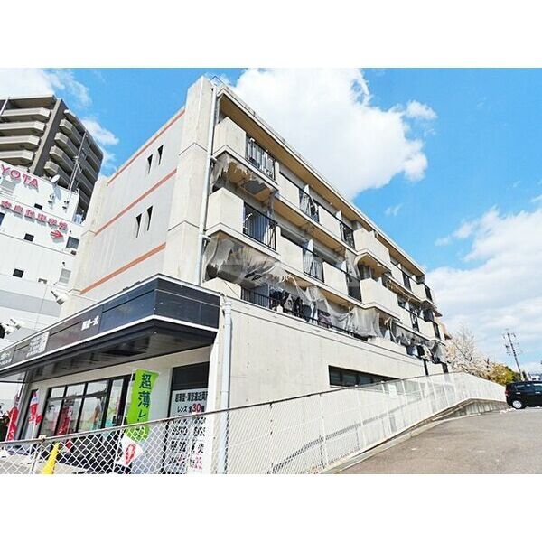 名古屋市昭和区山手通のマンションの建物外観