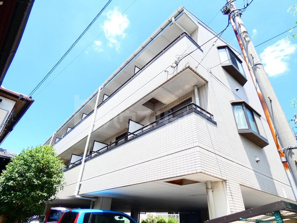 松戸市日暮のマンションの建物外観