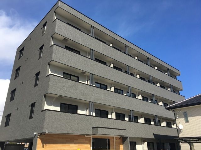 郡山市西ノ内のマンションの建物外観