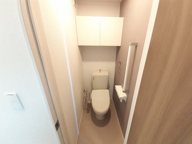 トイレ　温水洗浄便座