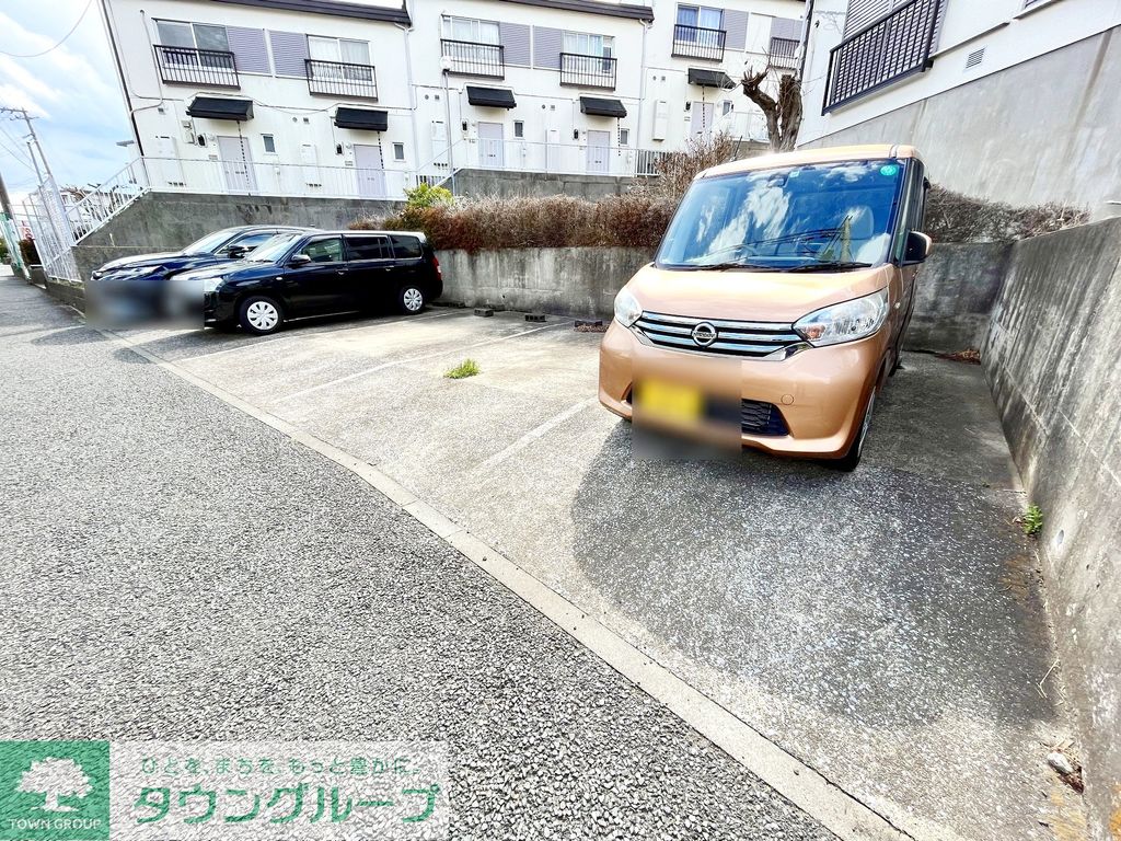 駐車場　駐車場
