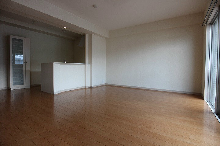 居室・リビング　広々14.2帖のリビング　※別号室参考写真