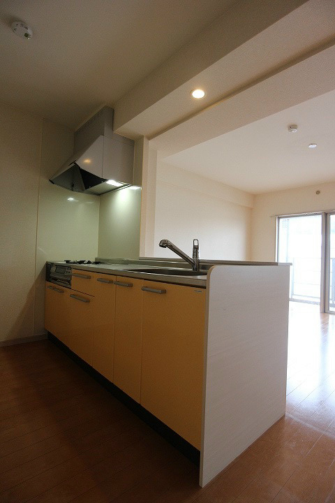 キッチン　人気のカウンターキッチン　※別号室参考写真