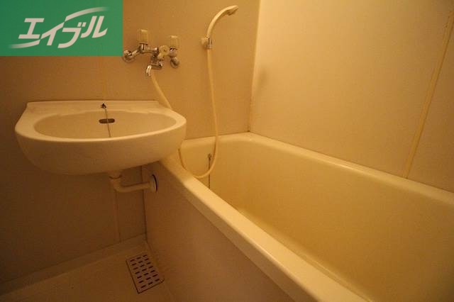 バス・シャワールーム　バス・洗面台