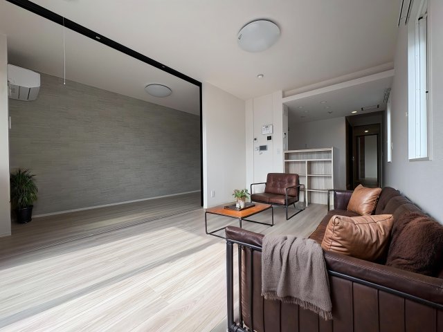 居室・リビング　同物件別号室