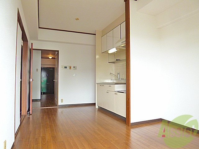 居室・リビング　ダイニングで家族団らん。クローズドキッチンでスッキリ