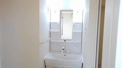 洗面設備　コンパクトで使いやすい洗面所