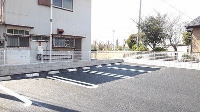 駐車場　車をお持ちの方に嬉しい駐車場付きの物件です