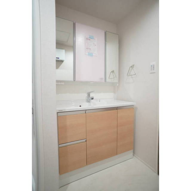 洗面設備　便利な独立洗髪洗面化粧台♪