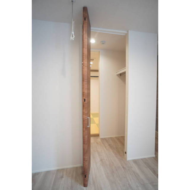 収納　おしゃれなスルーウォークイン♪