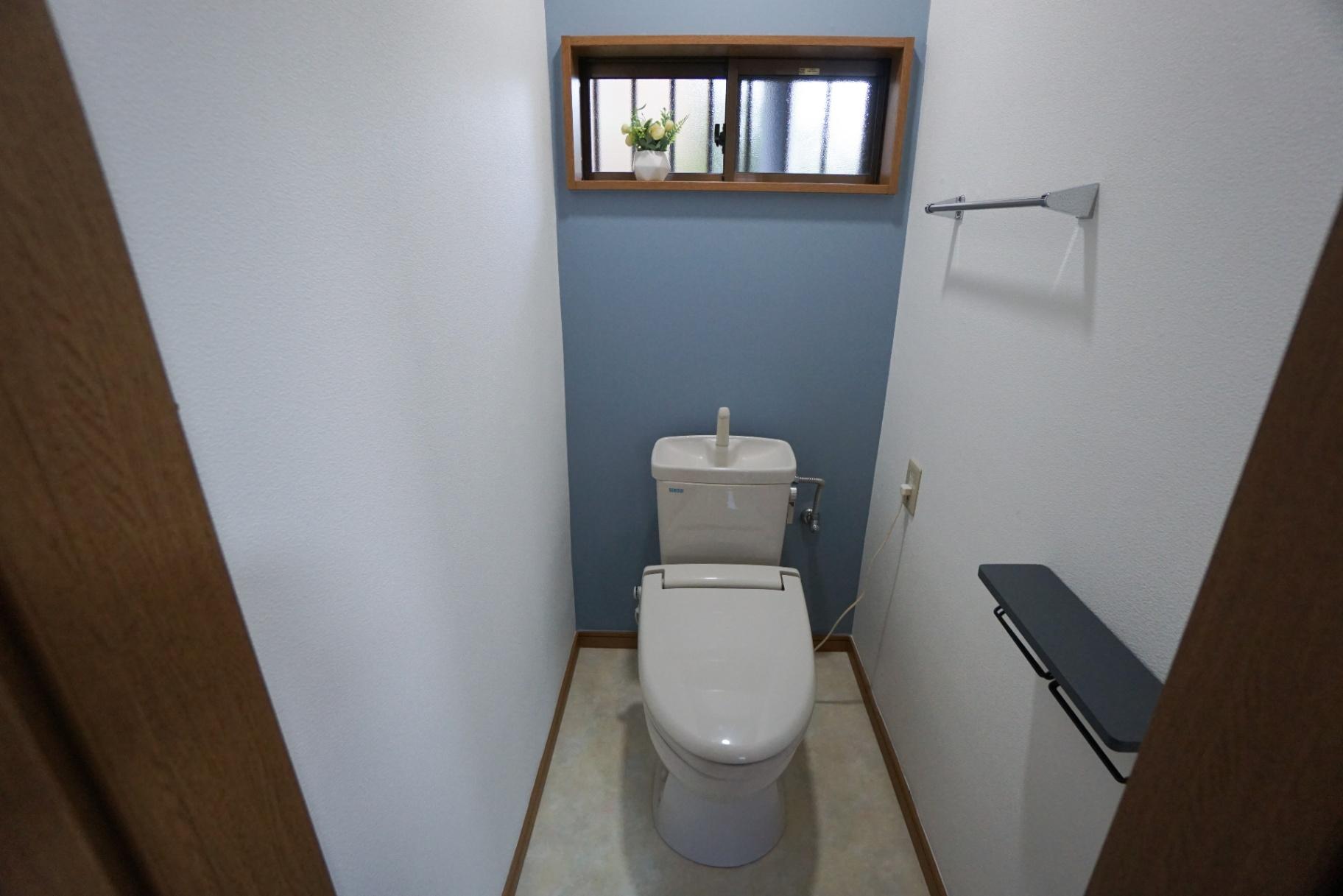 トイレ　清潔感溢れる空間です、（簡易水洗の汲取）