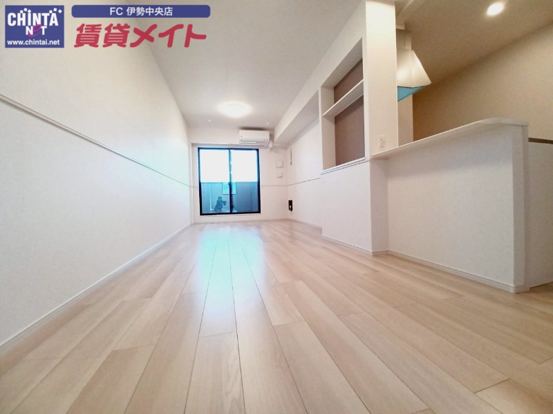 居室・リビング　同型参考写真です