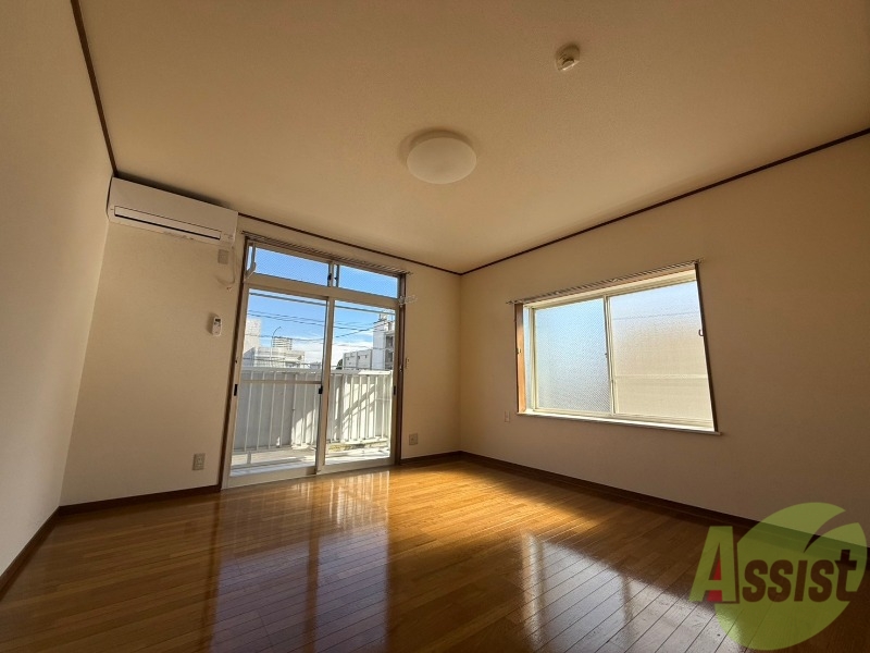 居室・リビング　洋室は８帖です。丁度いい広さで過ごしやすそう。