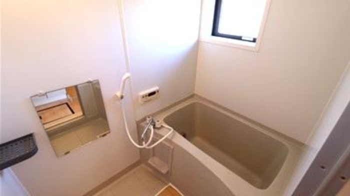 バス・シャワールーム　追い焚き給湯式浴室