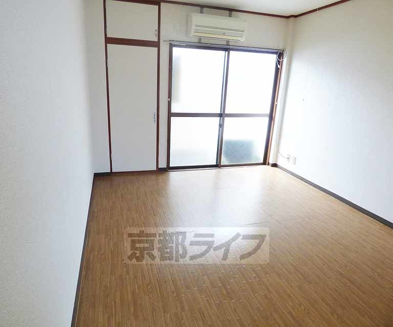 居室・リビング　綺麗な室内です。