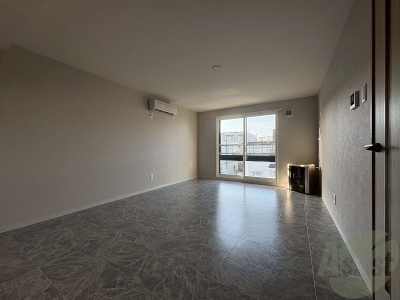 居室・リビング　広々としたリビングですね。使い勝手がよさそうですね！