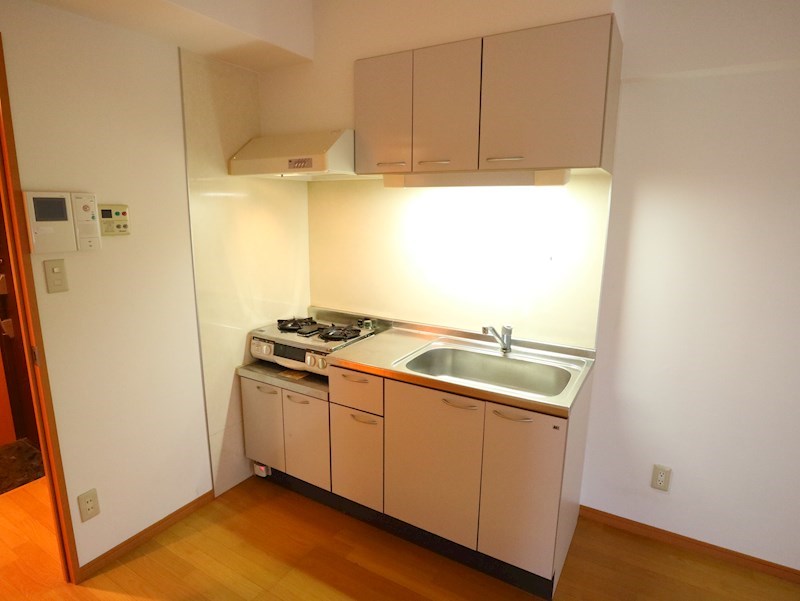 キッチン　キッチンには２口ガスコンロ付き。